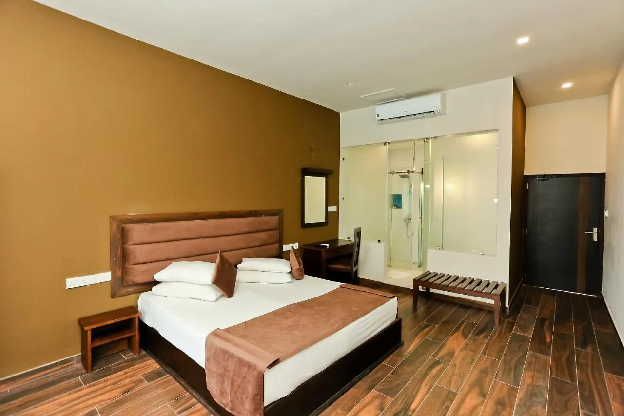 Golden Star Beach Hotel Negombo