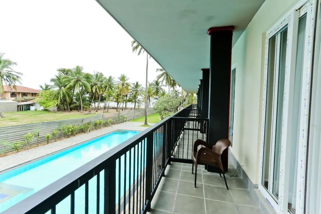 Golden Star Beach Hotel Negombo