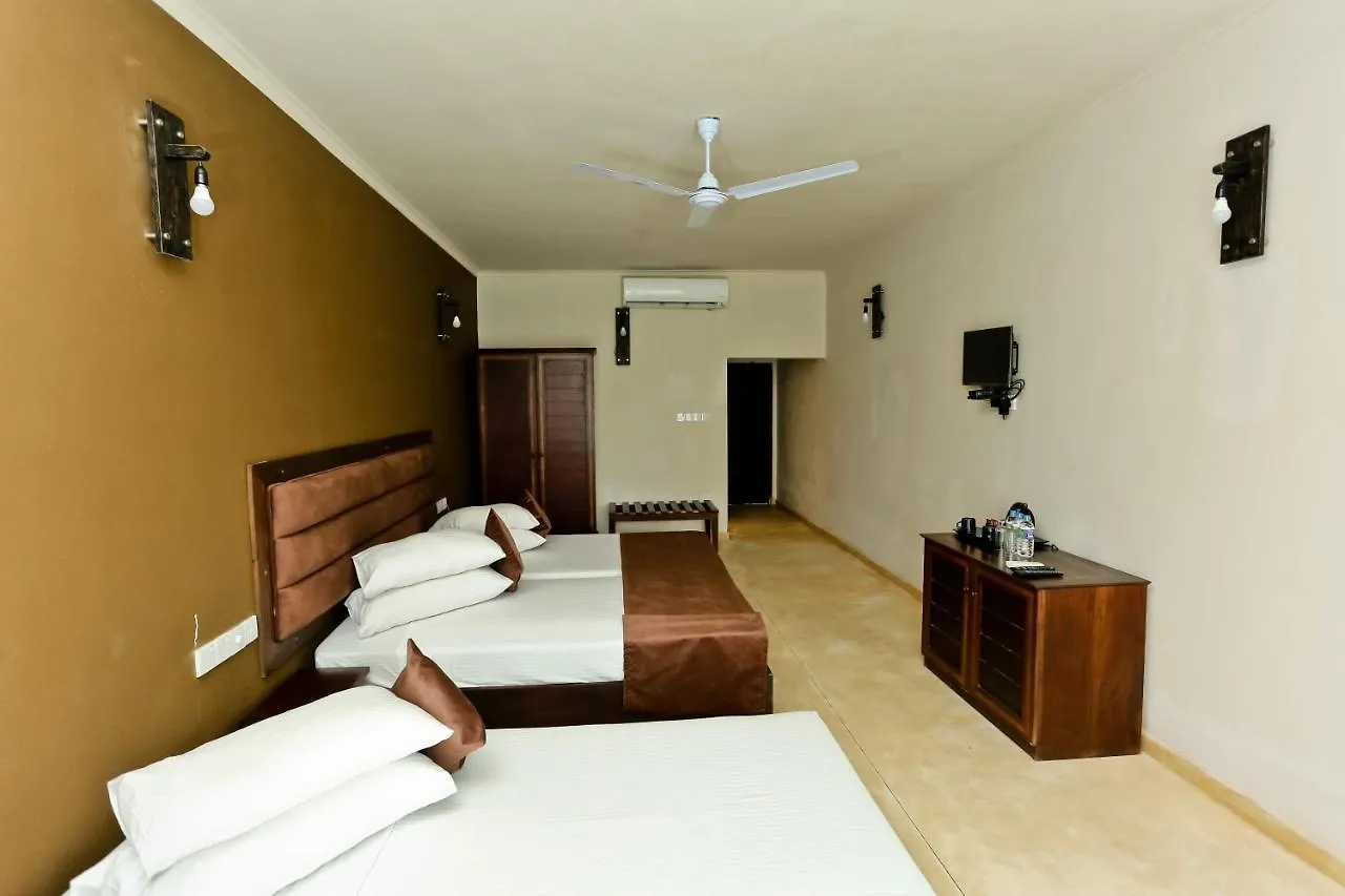 Golden Star Beach Hotel Negombo