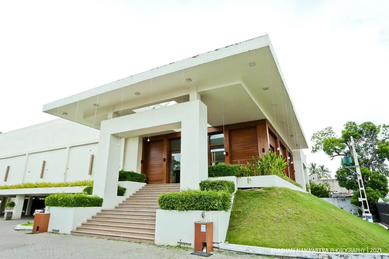 Golden Star Beach Hotel Negombo