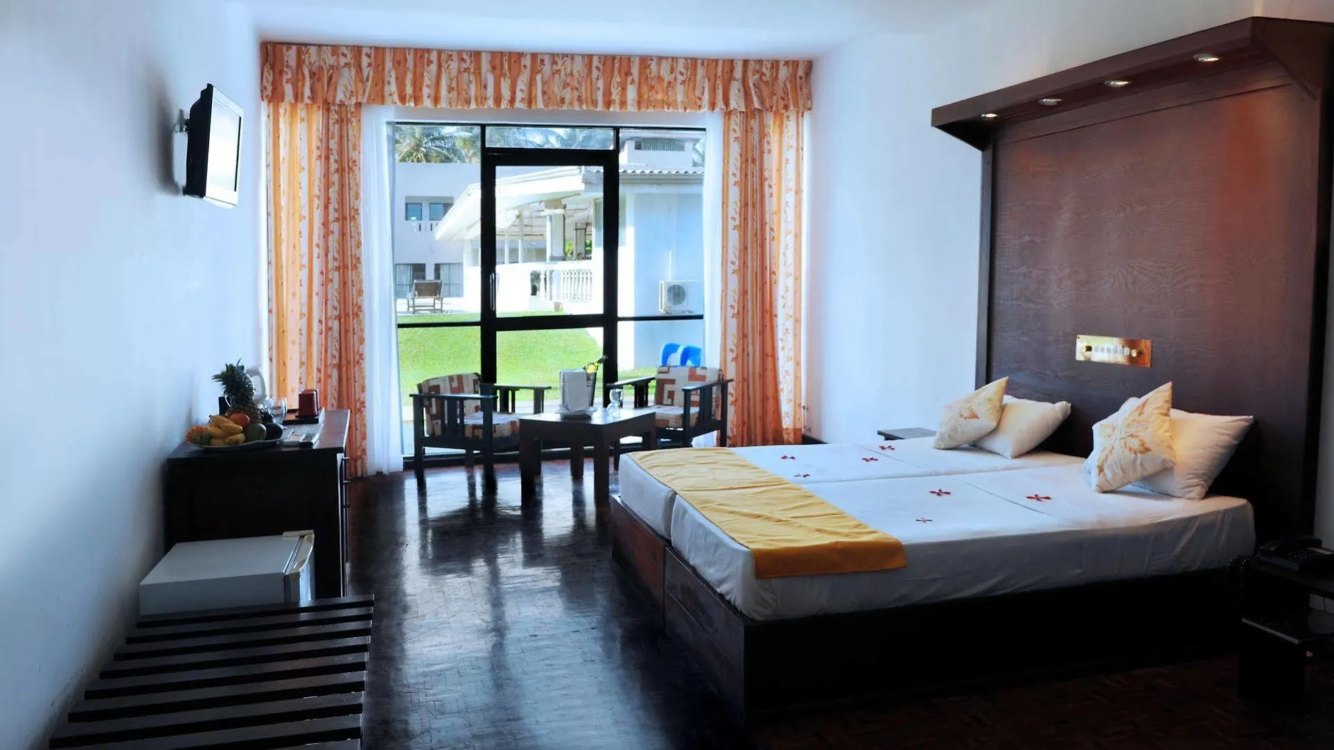 Golden Star Beach Hotel Negombo