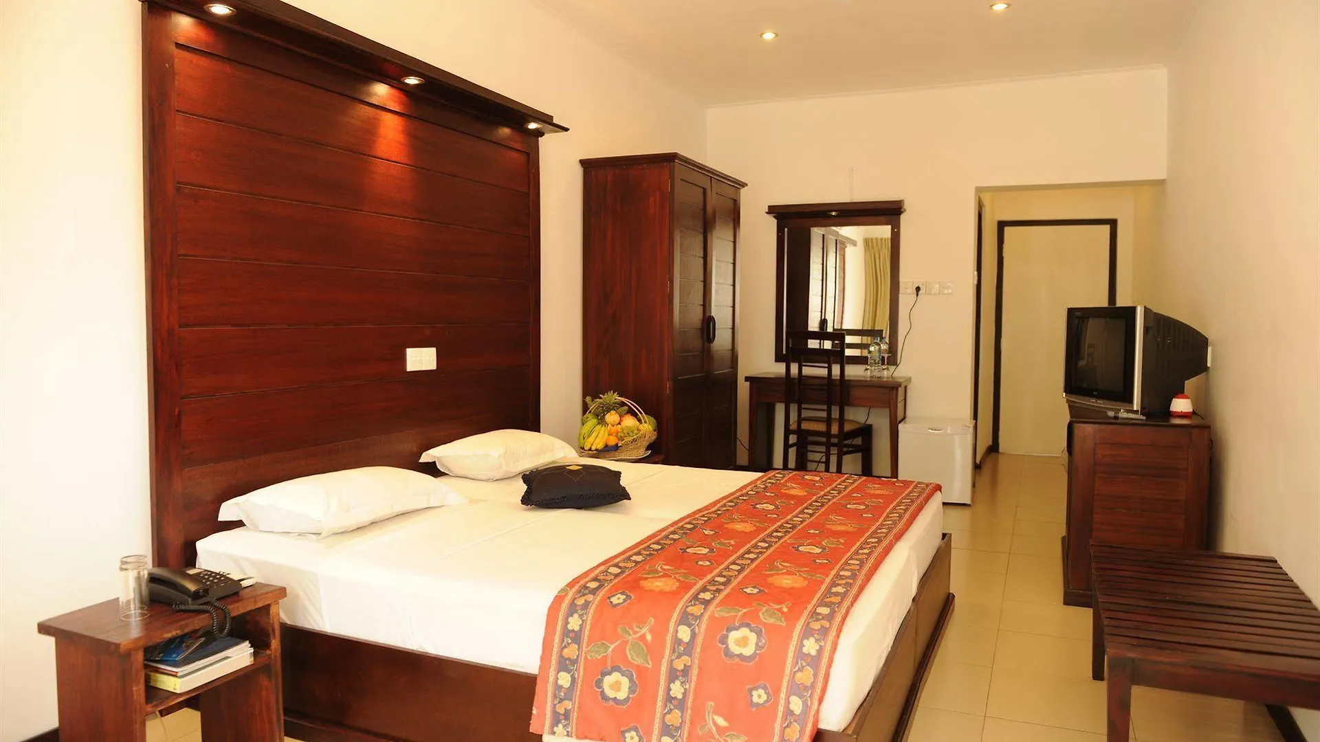 Golden Star Beach Hotel Negombo