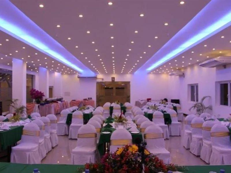 Golden Star Beach Hotel Negombo