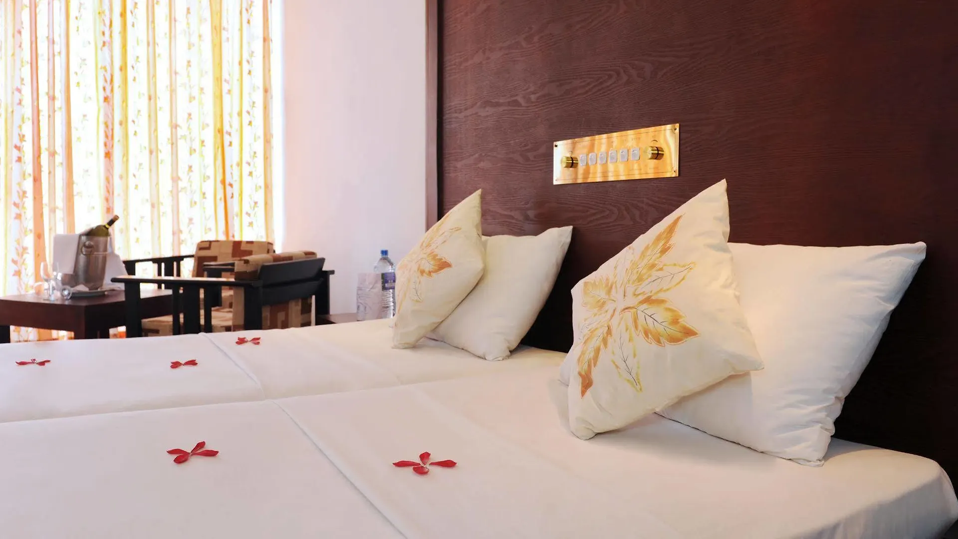 Golden Star Beach Hotel Negombo 3*,